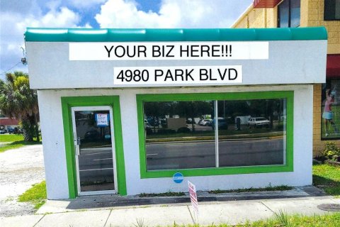 Commercial property in Pinellas Park, Florida 107.77 sq.m. № 1346970 - photo 1