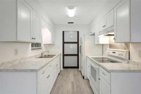 House in Tampa, Florida 3 bedrooms, 98.1 sq.m. № 1749495 - photo 7