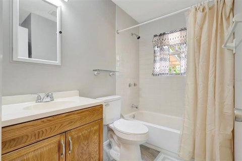 House in Tampa, Florida 3 bedrooms, 98.1 sq.m. № 1749495 - photo 18