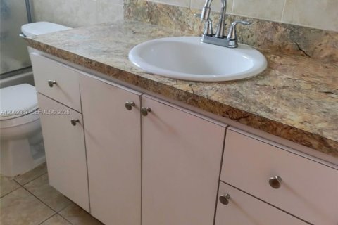 Commercial property in Miami, Florida 1 bedroom, 159.98 sq.m. № 2067739 - photo 5