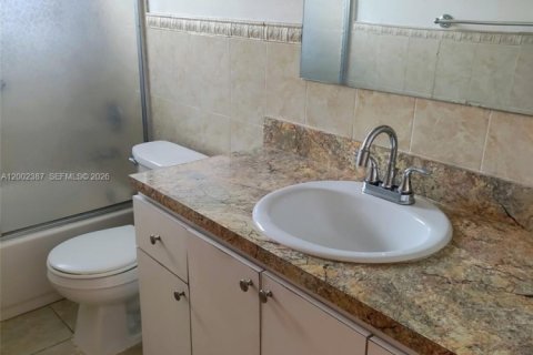 Commercial property in Miami, Florida 1 bedroom, 159.98 sq.m. № 2067739 - photo 9