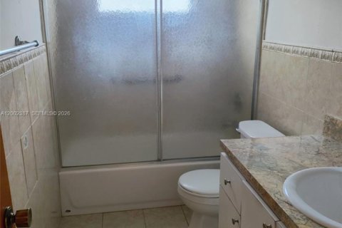 Commercial property in Miami, Florida 1 bedroom, 159.98 sq.m. № 2067739 - photo 8