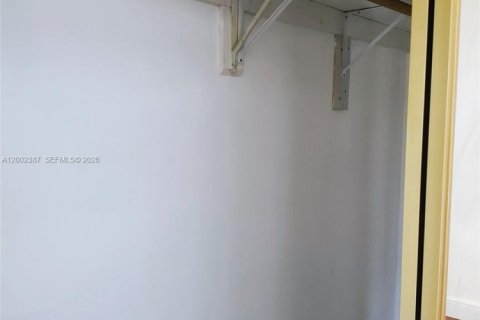 Commercial property in Miami, Florida 1 bedroom, 159.98 sq.m. № 2067739 - photo 14