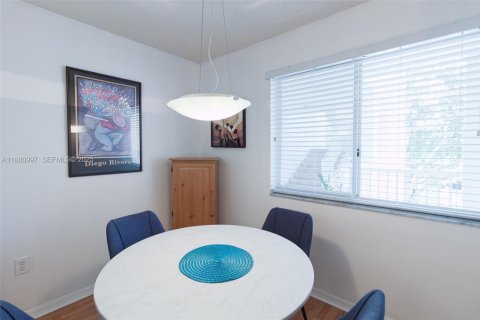 Condo in Tamarac, Florida, 2 bedrooms  № 1924863 - photo 30