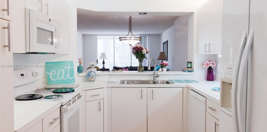 Condominio en Tamarac, Florida, 2 dormitorios № 1924863