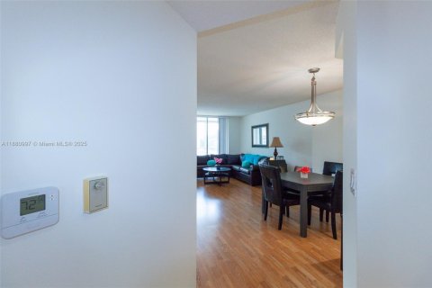 Condominio en venta en Tamarac, Florida, 2 dormitorios, 112.88 m2 № 1924863 - foto 5