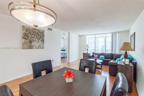 Condominio en venta en Tamarac, Florida, 2 dormitorios, 112.88 m2 № 1924863 - foto 12