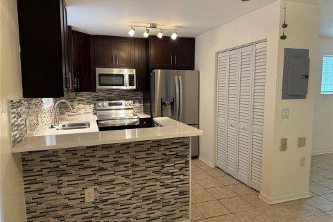 Купить кондоминиум в Пемброк-Пайнс, Флорида 3 спальни, 95.13м2, № 1994008 - фото 6