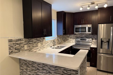 Купить кондоминиум в Пемброк-Пайнс, Флорида 3 спальни, 95.13м2, № 1994008 - фото 29