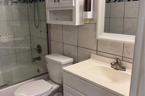 Купить кондоминиум в Пемброк-Пайнс, Флорида 3 спальни, 95.13м2, № 1994008 - фото 22