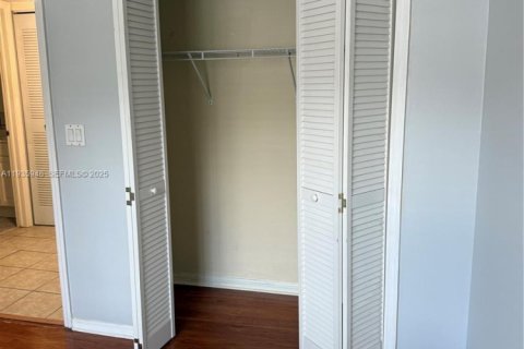 Купить кондоминиум в Пемброк-Пайнс, Флорида 3 спальни, 95.13м2, № 1994008 - фото 16