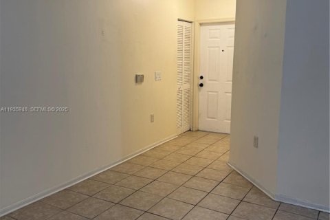 Купить кондоминиум в Пемброк-Пайнс, Флорида 3 спальни, 95.13м2, № 1994008 - фото 12