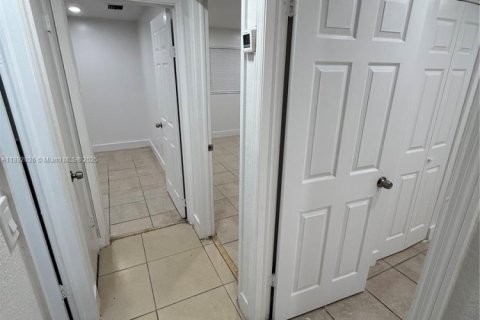 House in Riviera Beach, Florida 3 bedrooms, 101.64 sq.m. № 1946203 - photo 9