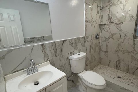 House in Riviera Beach, Florida 3 bedrooms, 101.64 sq.m. № 1946203 - photo 16