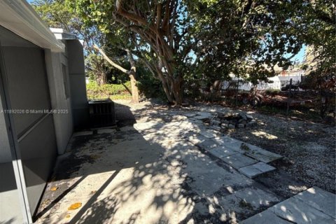 House in Riviera Beach, Florida 3 bedrooms, 101.64 sq.m. № 1946203 - photo 22