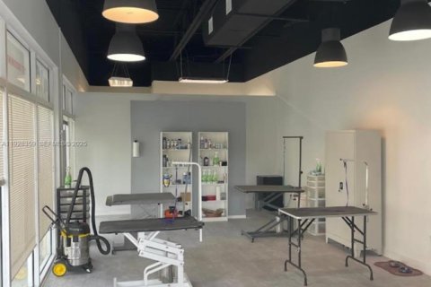 Propiedad comercial en venta en Davie, Florida № 2039765 - foto 3