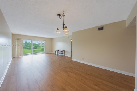 Condo in Lauderhill, Florida, 2 bedrooms  № 1955019 - photo 19