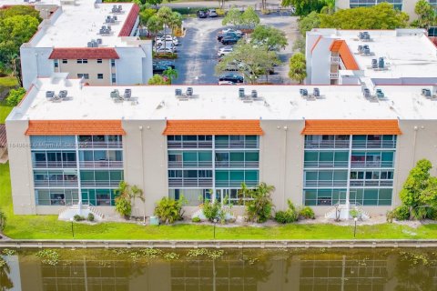 Condo in Lauderhill, Florida, 2 bedrooms  № 1955019 - photo 3