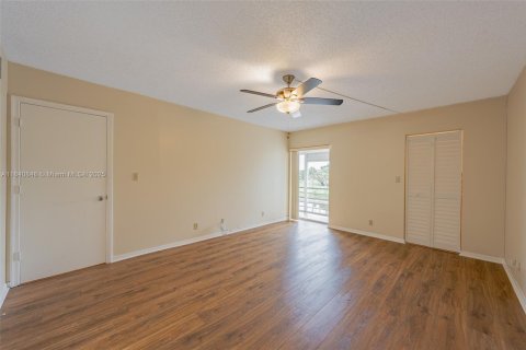 Condo in Lauderhill, Florida, 2 bedrooms  № 1955019 - photo 24