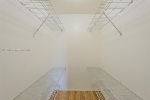 Condo in Lauderhill, Florida, 2 bedrooms  № 1955019 - photo 27