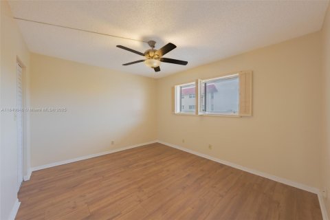 Condo in Lauderhill, Florida, 2 bedrooms  № 1955019 - photo 14