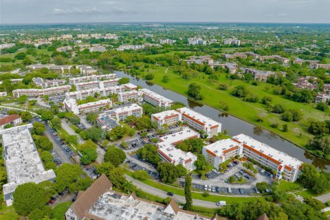 Condo in Lauderhill, Florida, 2 bedrooms  № 1955019 - photo 4