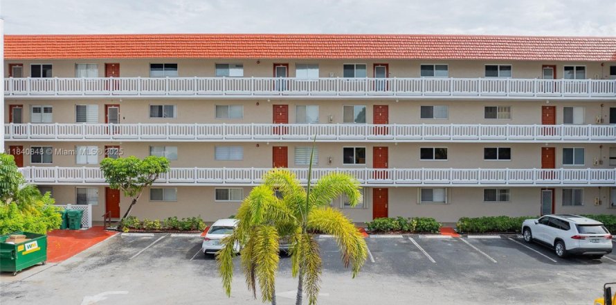 Condo in Lauderhill, Florida, 2 bedrooms  № 1955019