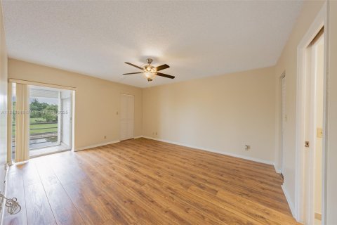 Condo in Lauderhill, Florida, 2 bedrooms  № 1955019 - photo 22