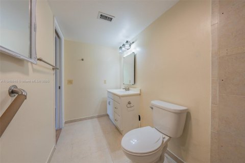 Condo in Lauderhill, Florida, 2 bedrooms  № 1955019 - photo 26