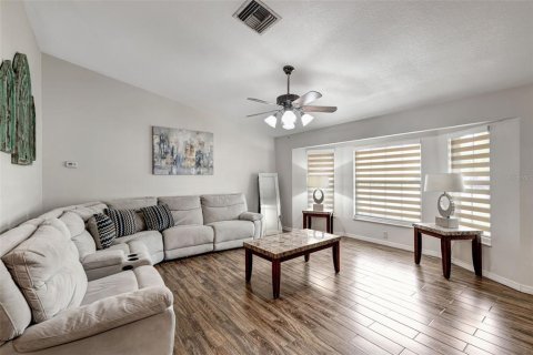 House in Deltona, Florida 3 bedrooms, 180.14 sq.m. № 1888472 - photo 7