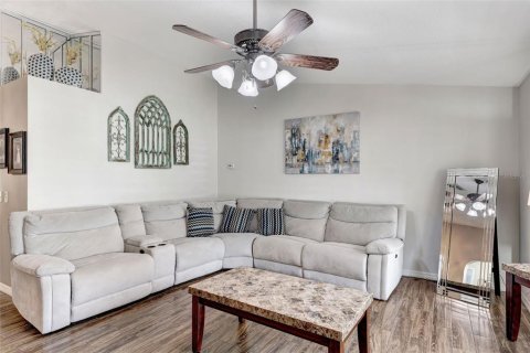 House in Deltona, Florida 3 bedrooms, 180.14 sq.m. № 1888472 - photo 8