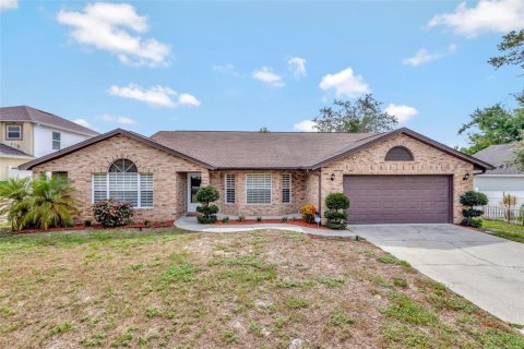 House in Deltona, Florida 3 bedrooms, 180.14 sq.m. № 1888472 - photo 1