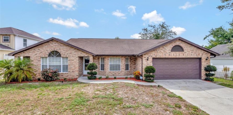 House in Deltona, Florida 3 bedrooms, 180.14 sq.m. № 1888472