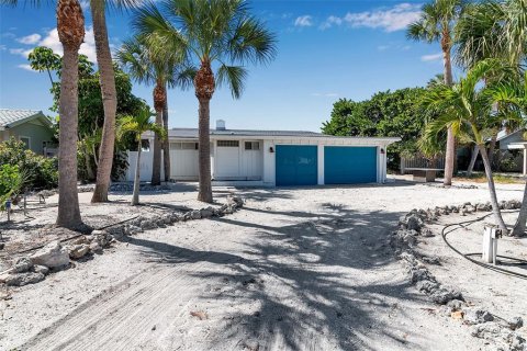 House in Longboat Key, Florida 3 bedrooms, 108.97 sq.m. № 2208431 - photo 2