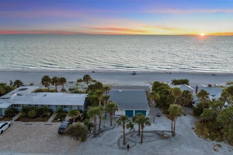 House in Longboat Key, Florida 3 bedrooms, 108.97 sq.m. № 2208431 - photo 29
