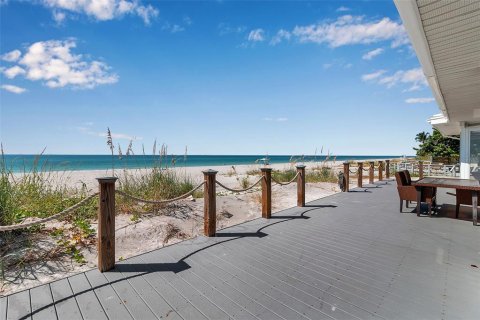 House in Longboat Key, Florida 3 bedrooms, 108.97 sq.m. № 2208431 - photo 3