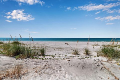 House in Longboat Key, Florida 3 bedrooms, 108.97 sq.m. № 2208431 - photo 4