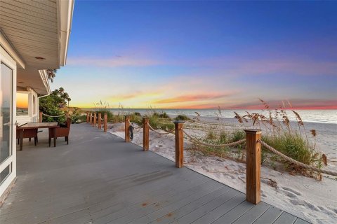 House in Longboat Key, Florida 3 bedrooms, 108.97 sq.m. № 2208431 - photo 5