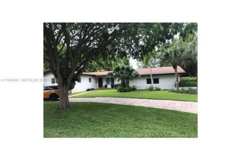 Дом в Пайнкрест, Флорида 4 спальни, 187.57м2 № 2003881