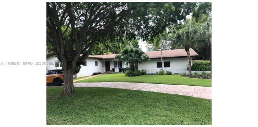 Дом в Пайнкрест, Флорида 4 спальни, 187.57м2 № 2003881