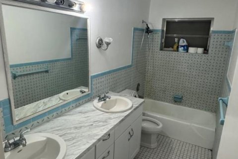 Купить виллу или дом в Холливуд, Флорида 8 комнат, 200.3м2, № 2085604 - фото 21