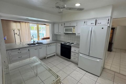 Купить виллу или дом в Холливуд, Флорида 8 комнат, 200.3м2, № 2085604 - фото 11