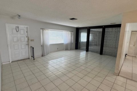 Купить виллу или дом в Холливуд, Флорида 8 комнат, 200.3м2, № 2085604 - фото 8