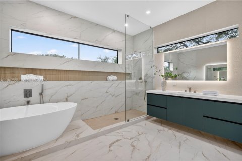 House in Fort Lauderdale, Florida 5 bedrooms, 310.94 sq.m. № 2001906 - photo 27