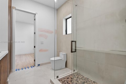 House in Fort Lauderdale, Florida 5 bedrooms, 310.94 sq.m. № 2001906 - photo 28