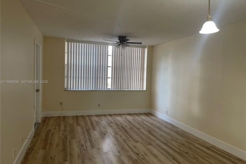 Снять в аренду кондоминиум в Дейви, Флорида 1 спальня, 59.92м2, № 2002426 - фото 3