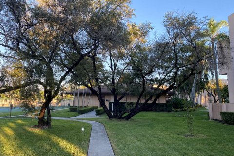 Condominio en alquiler en Miami, Florida, 1 dormitorio, 73.11 m2 № 1970815 - foto 10