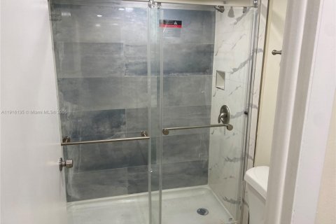 Condominio en alquiler en Miami, Florida, 1 dormitorio, 73.11 m2 № 1970815 - foto 7