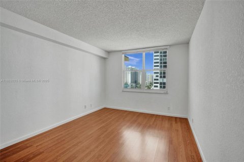 Copropriété à vendre à Hollywood, Floride: 2 chambres, 111.3 m2 № 1875553 - photo 18