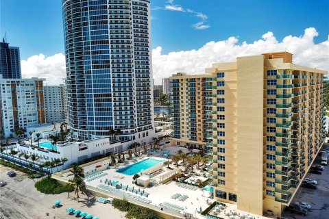 Copropriété à vendre à Hollywood, Floride: 2 chambres, 111.3 m2 № 1875553 - photo 30